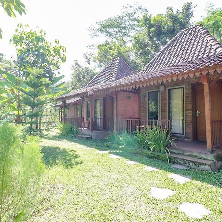Balkondes Kenalan Hotel Magelang Kültér fotó