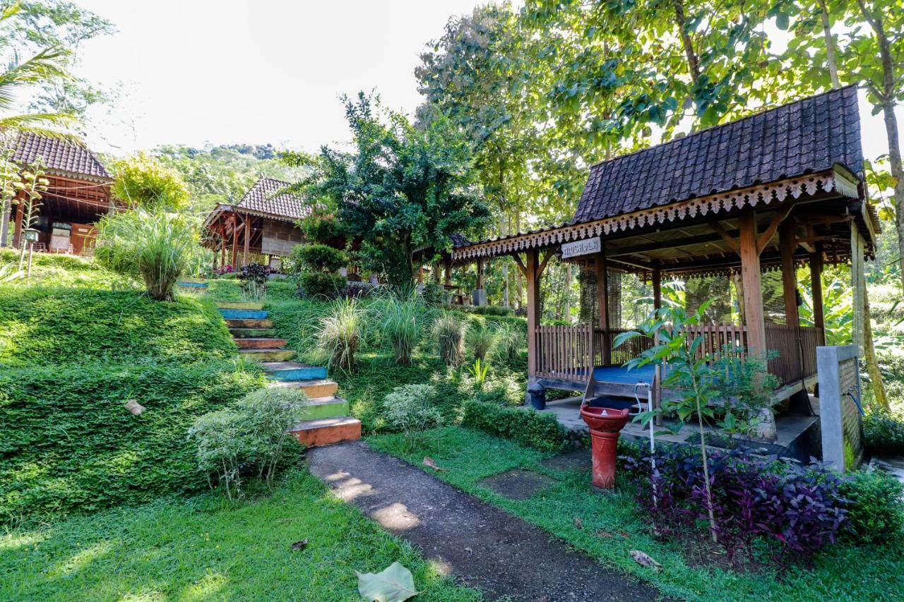 Balkondes Kenalan Hotel Magelang Kültér fotó